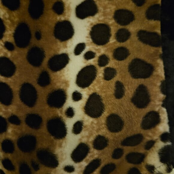 Very Sexy Stylish V bottom faux fur type shirt - Picture 3 of 6